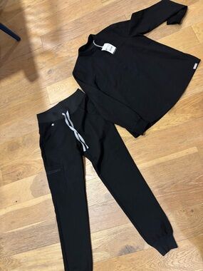 Figs long sleeve NWT scrubs set